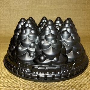 Nordic Ware Holiday Tree Bundt Pan Forest Cake Mold Aluminum